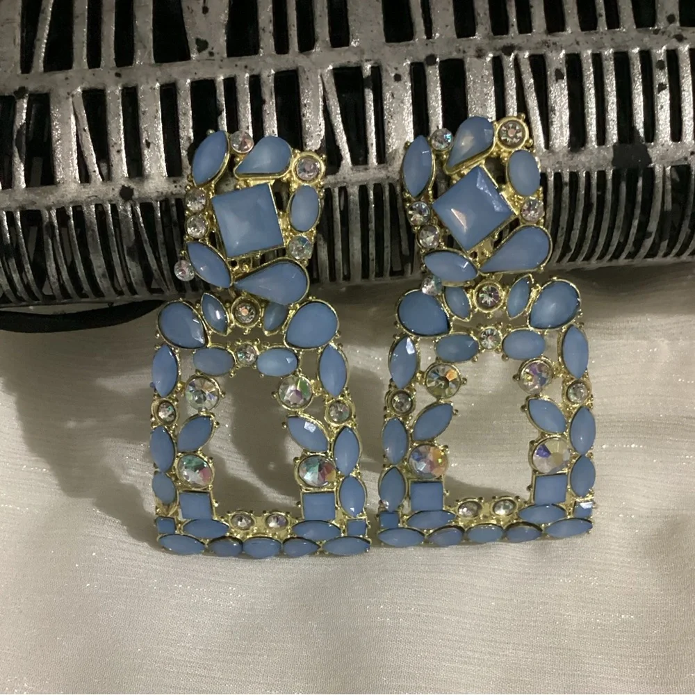 🌸Periwinkle Blue Resin crystal Geometric Earrings - Picture 5 of 16